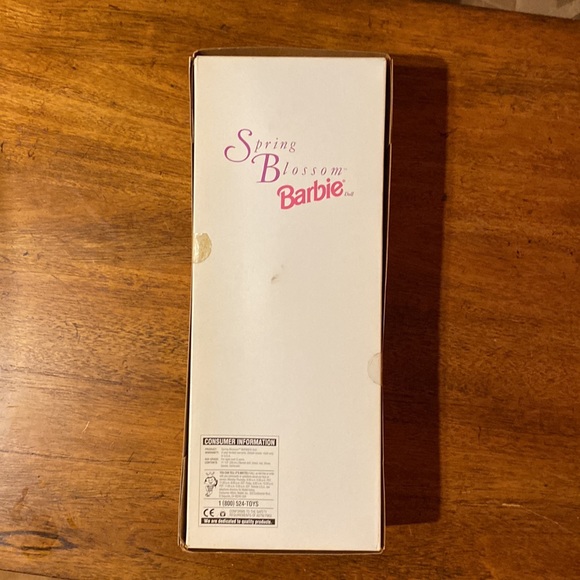 ✨ Vintage NRFB Spring Blossom Barbie ~ Avon exclusive - Picture 5 of 6